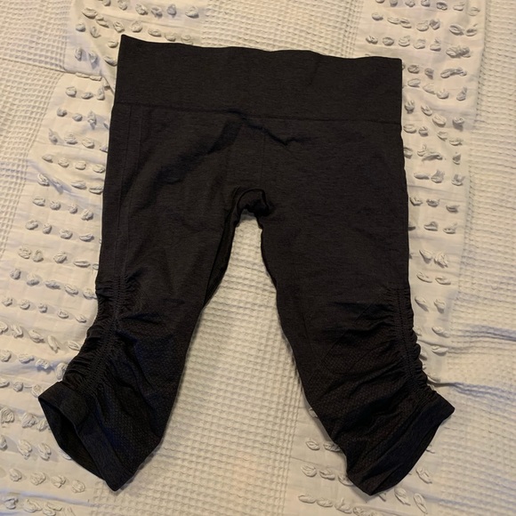 Dark Grey Lululemon leggings - Picture 5 of 5